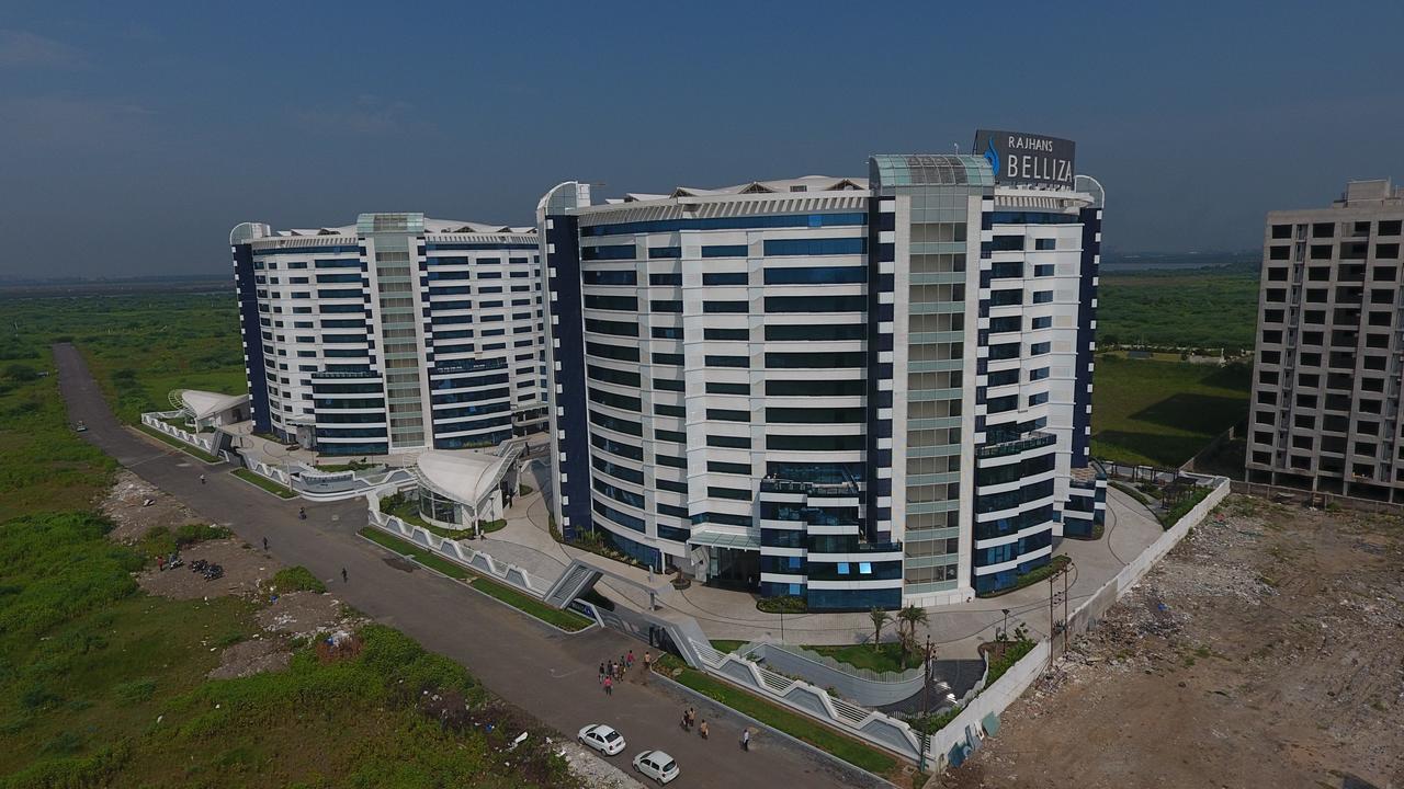 Rajhans Belliza Service Apartment Surat Ngoại thất bức ảnh