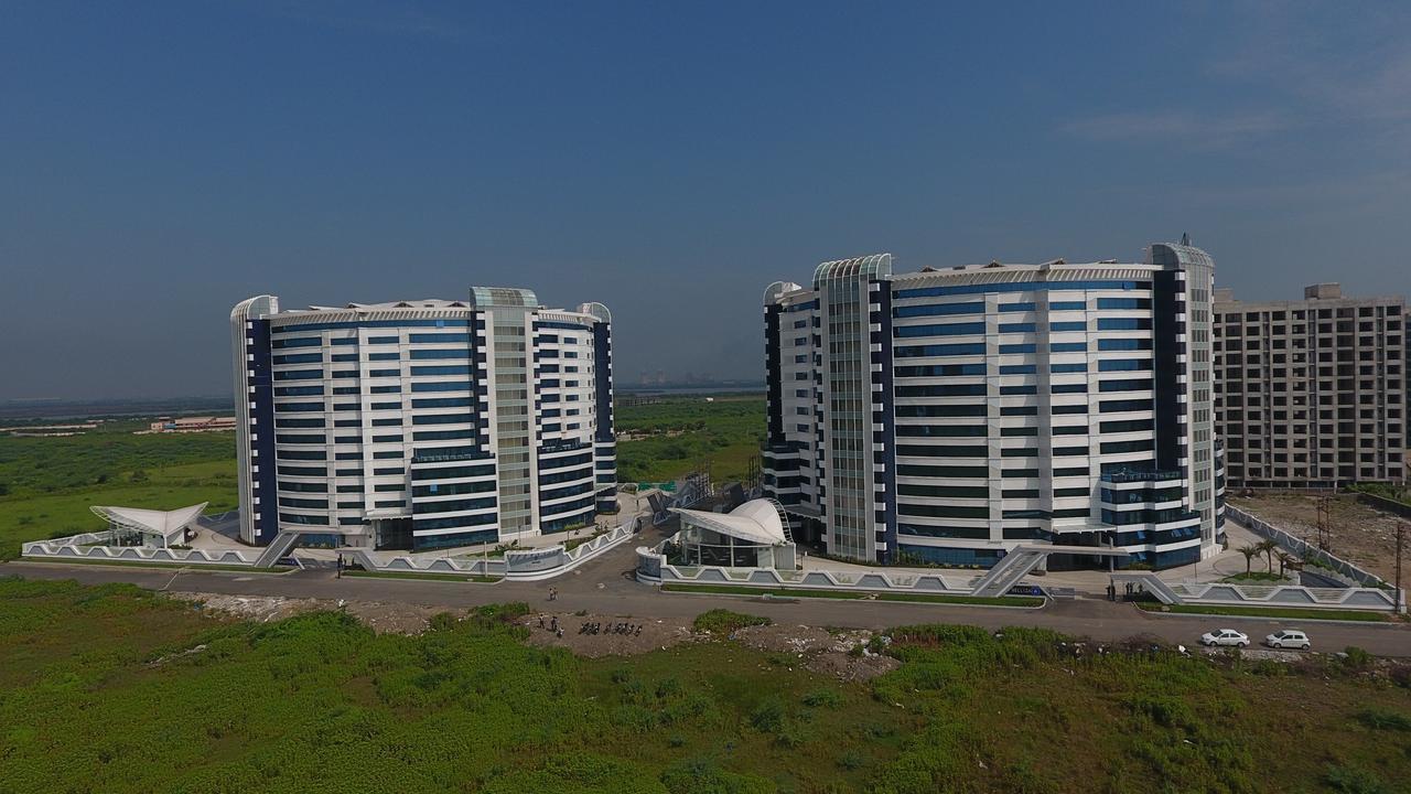 Rajhans Belliza Service Apartment Surat Ngoại thất bức ảnh